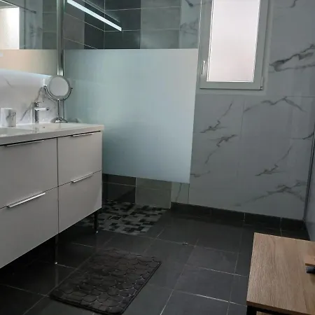 Maison De Au Calme Avec Espace Jaccuzi * לה טורבל
