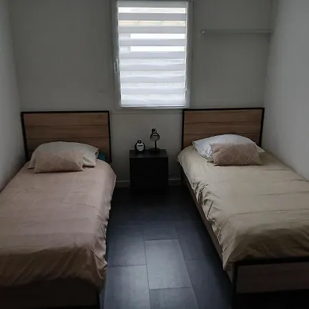Maison De Au Calme Avec Espace Jaccuzi לה טורבל
